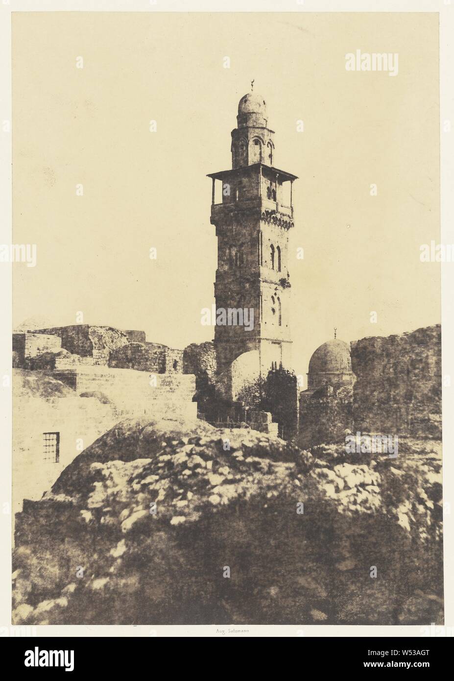 Jérusalem. Enceinte du Temple. Angolo Nord-Ouest et minareto élevé en l'an 697 de l'Hégire, Auguste Salzmann (francese, 1824 - 1872), Louis Désiré Blanquart-Evrard (francese, 1802 - 1872), Gerusalemme, Israele (Palestina), negativo 1854, stampa 1856, salata stampa carta, 33,3 x 23,5 cm (13 1/8 x 9 1/4 in Foto Stock