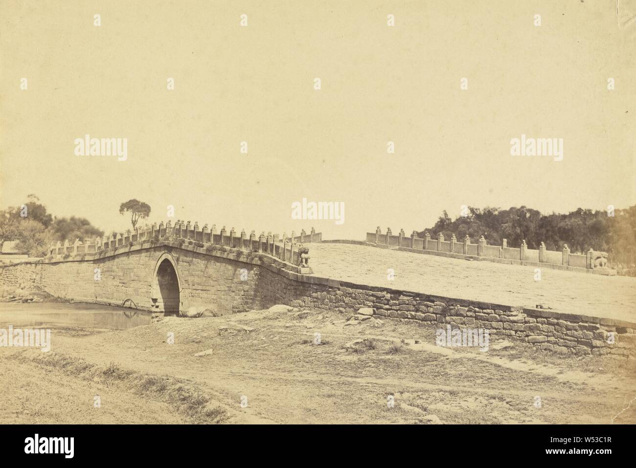 Ponte della Pa-li-k'um, la scena di lotta con imperiale truppe Cinesi, Settembre 21, 1860 vicino a Pekin, Felice Beato (inglese, nato in Italia, 1832 - 1909), Pa-Ki-Chein, Cina, Settembre 21, 1860 albume silver stampa, 19,2 x 28,9 cm (7 9/16 x 11 3/8 in Foto Stock