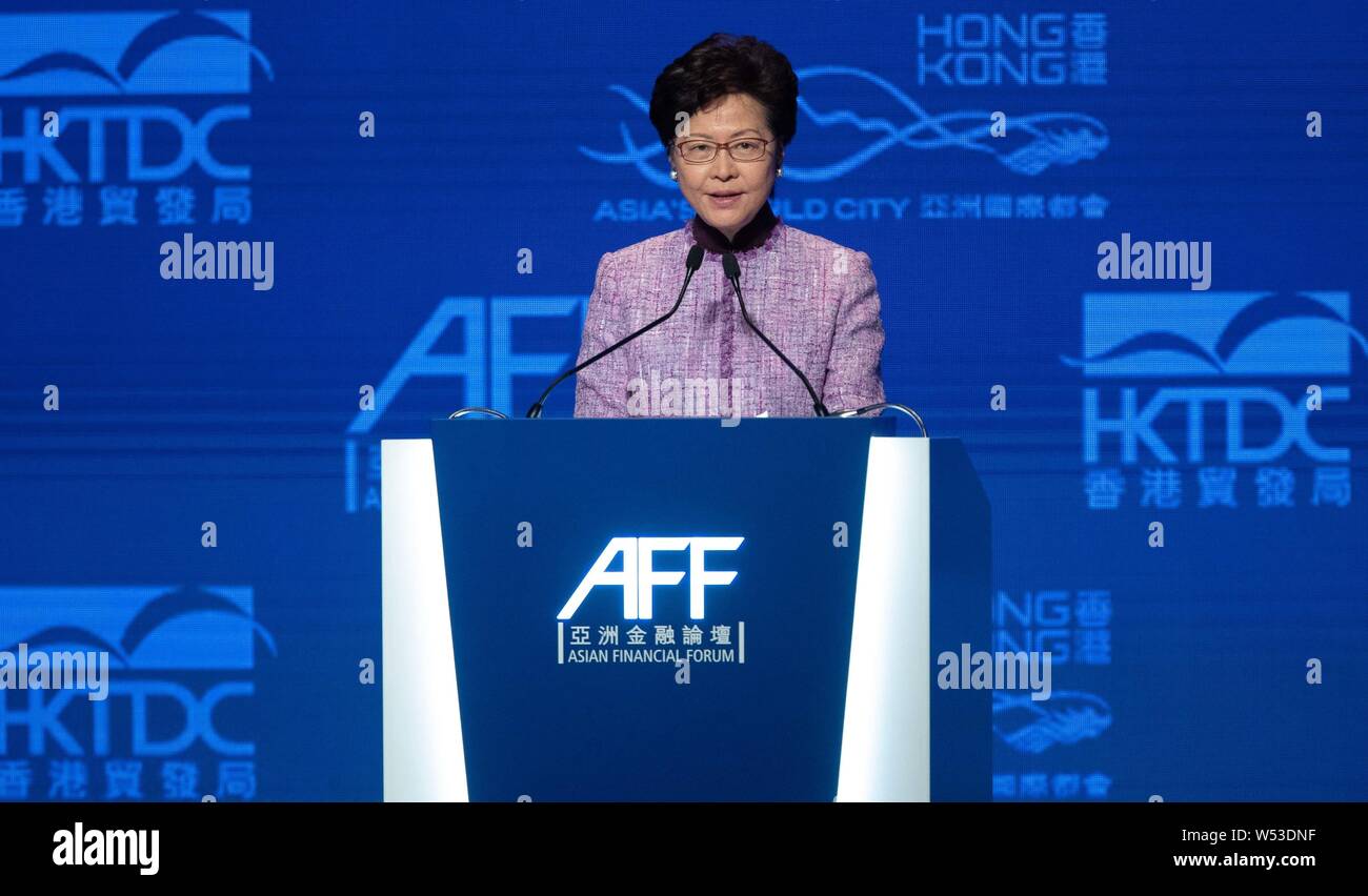 Hong Kong Chief Executive Carrie Lam Cheng Yuet-ngor offre un discorso durante il dodicesimo Asian Forum finanziario (AFF) 2019 a Hong Kong, Cina, 14 Januar Foto Stock