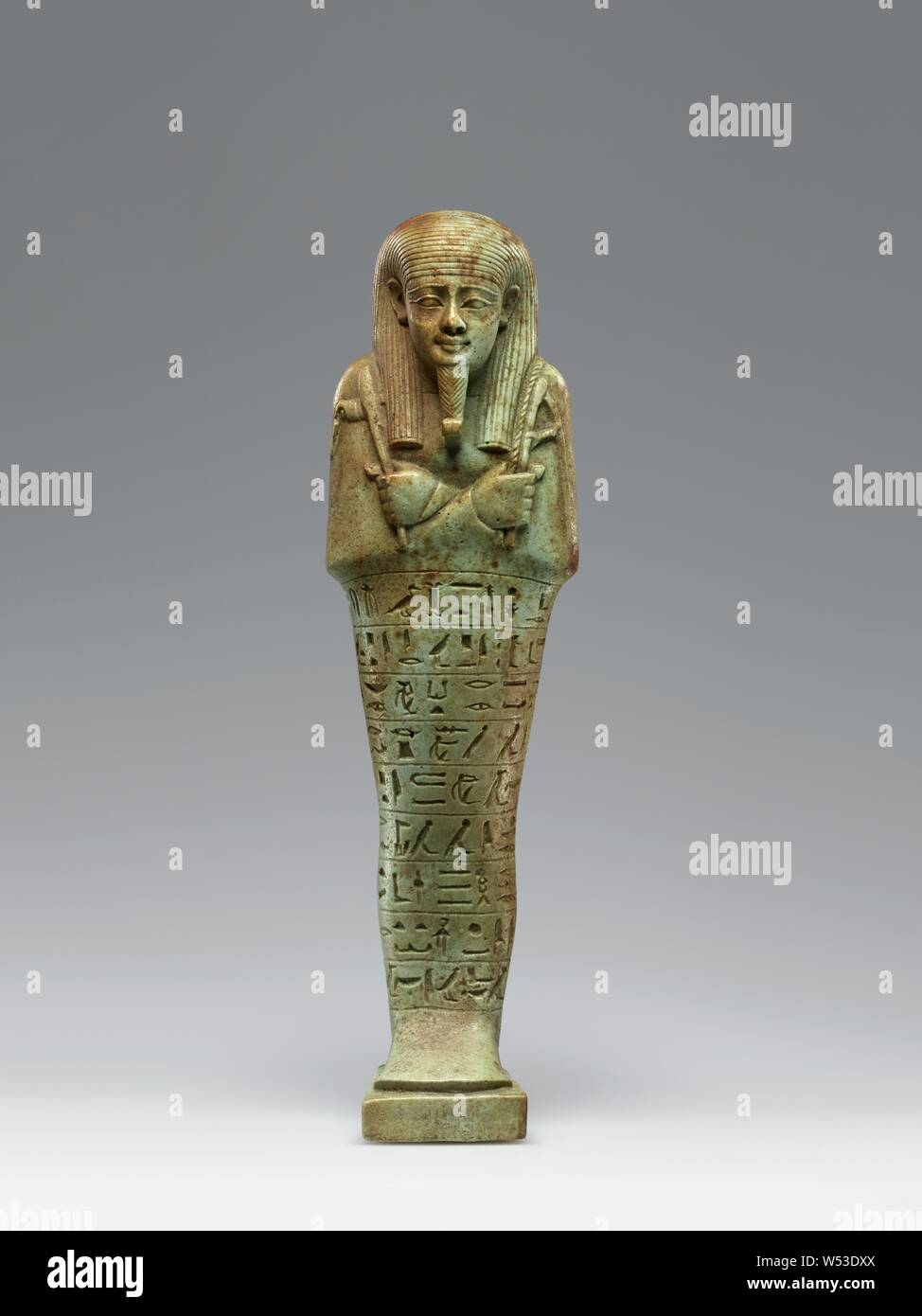 Per Ushabti Neferibresaneith, sconosciuto, Egitto, circa 570-526 A.C., verde faience, 18.2 × 5,3 × 4 cm (7 3/16 x 2 1/16 x 1 9/16 in Foto Stock