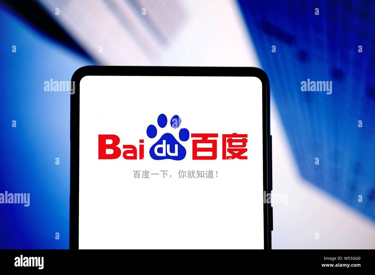 Un utente di telefonia mobile utilizza l'applicazione mobile di Baidu motore di ricerca in Ji'nan city, est della Cina di provincia di Shandong, 27 gennaio 2019. Baidu sta lottando Foto Stock