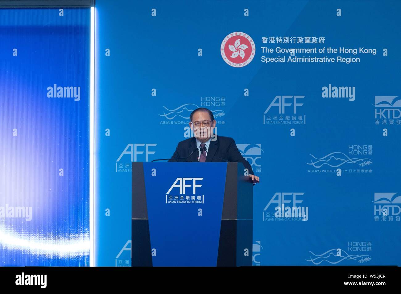 Victor Chu Lili, Presidente e CEO di primo Eastern Investment Group, parla al pranzo di Keynote durante il dodicesimo Asian Forum finanziario (AFF) 2019 in Foto Stock