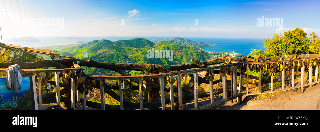 Incredibile paesaggio panoramico isola di Phuket sullo sfondo paesaggio natura tropicale Foto Stock