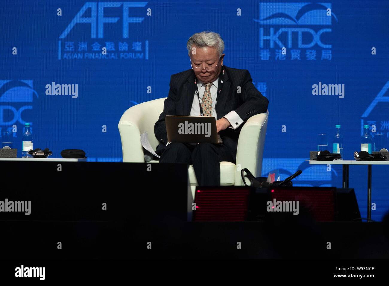 Jin Liqun, Presidente dell'Asian Infrastructure Investment Bank (AIIB), assiste il dodicesimo Asian Forum finanziario (AFF) 2019 a Hong Kong, Cina, 14 gen Foto Stock