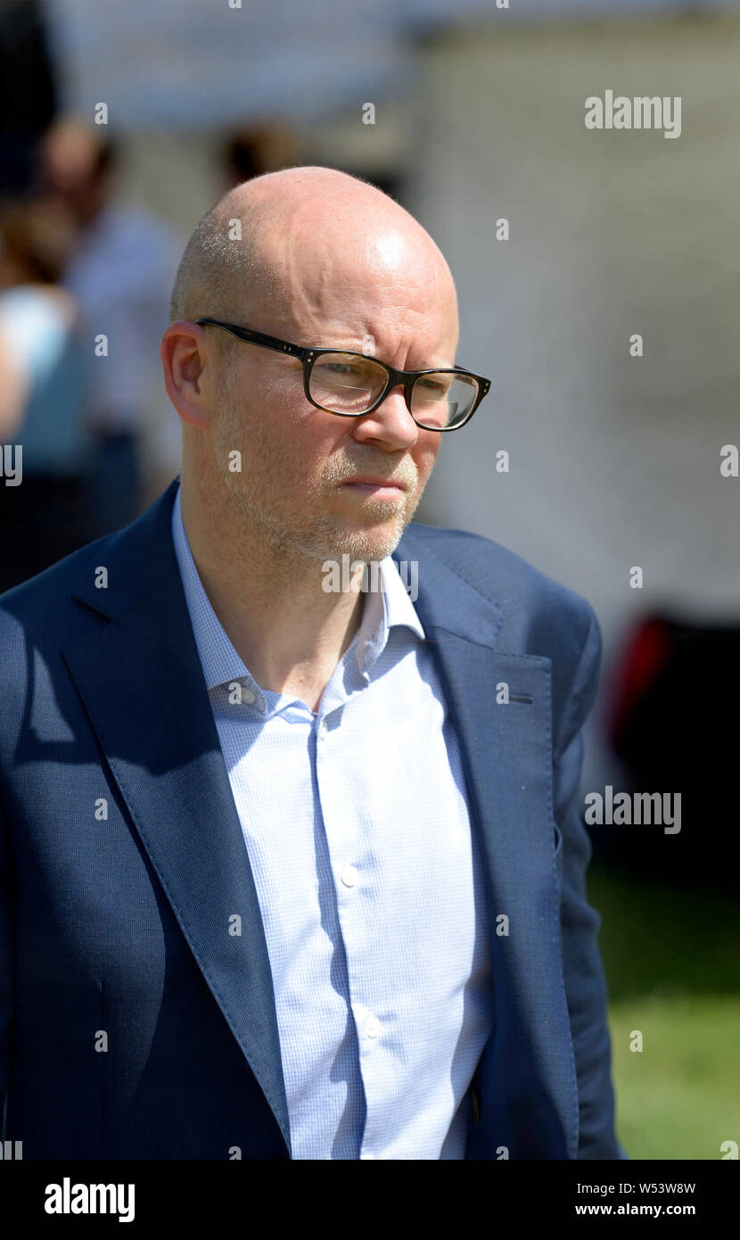 Toby giovani - giornalista, Londra associate editor a Quillette - su College Green, Westminster, 24 Luglio 2019 Foto Stock