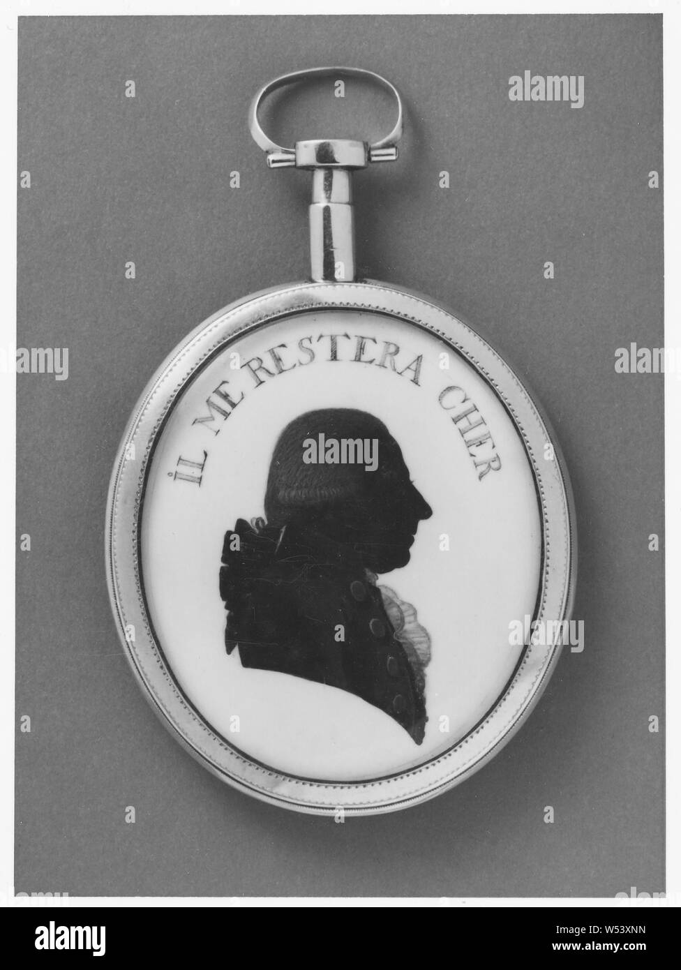 Jan Jacob Momma (1737-1792), commerciante olandese, sposato con 1. Cornelia Wilhelmina Van Sonsbeeck, 2. Henrietta Maria Vosmaer, pittura, Silhouette e gouache su avorio, altezza 5,3 cm (2 poll.), larghezza 4,3 cm (1,6 pollici), iscrizione, 'IL ME RESTERA CHER', 'LA MORT NOUS, iscrizione pagina di fronte Foto Stock