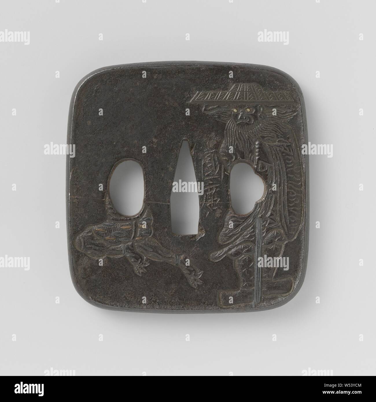 Protezione mano, arrotondato tsuba rettangolare con bordo rialzato, immagine in rilievo sommerso del 'demon killer' Shoki chi è a caccia di un diavolo attraverso uno dei ryo-hitu, alcuni dettagli in oro, argento, rame e shibuichi, firmato "kunihiro'., Kunihiro, Giappone, 1800 - 1900, Edo-periodo (1600-1868) / Meiji-periodo (1868-1912), ferro (metallo), oro (metallo), argento (metallo), Rame (metallo), h 7.3 cm × W 7 cm Foto Stock