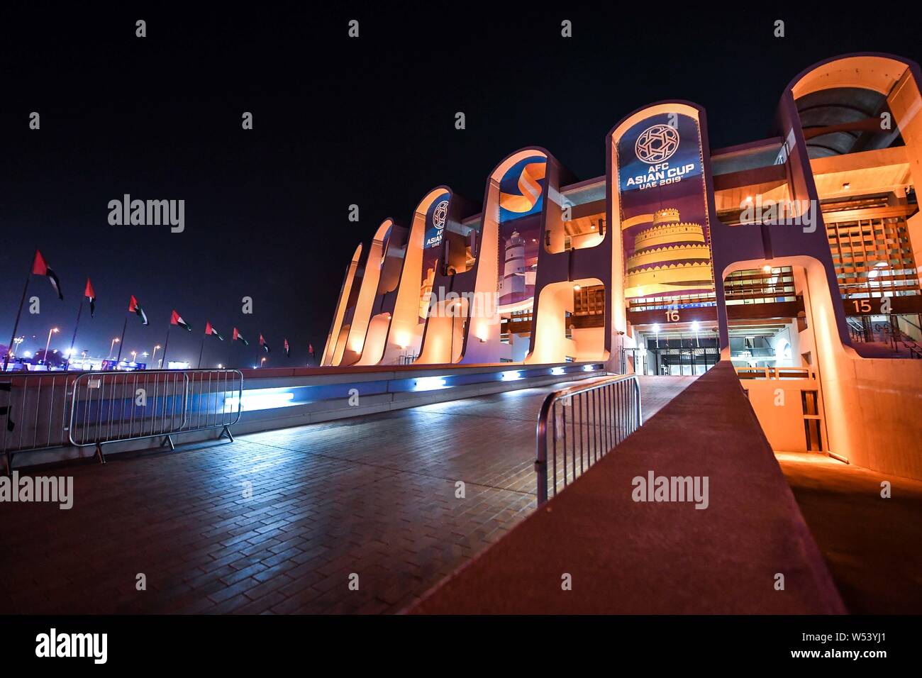 Stadio di calcio stadio mohammed bin zayed abu dhabi immagini e