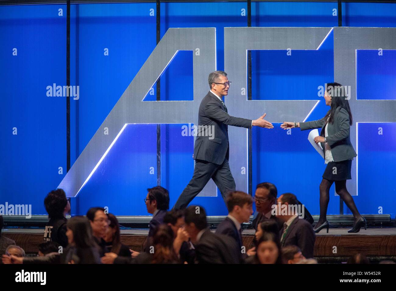 Paul Chan Mo-po, Segretario finanziario di Hong Kong, parla al pranzo di Keynote durante il dodicesimo Asian Forum finanziario (AFF) 2019 a Hong Kong, Cina Foto Stock