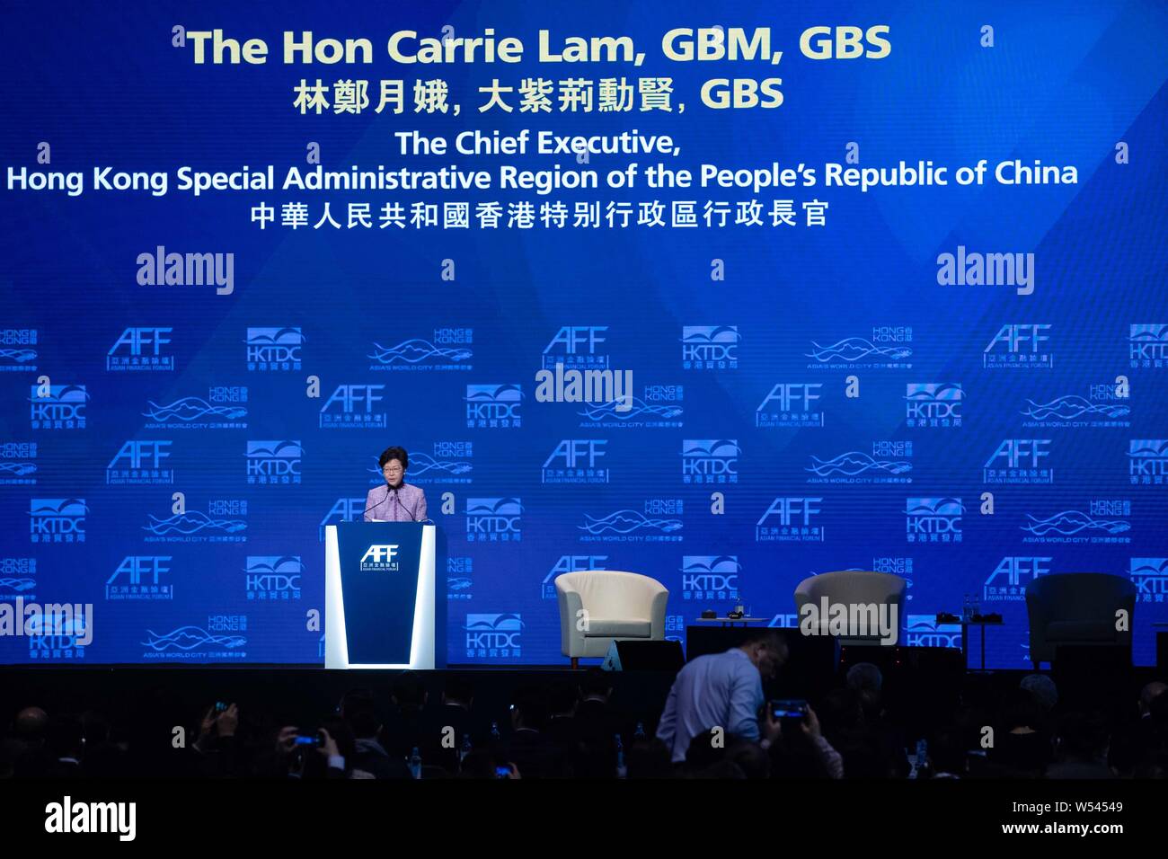 Hong Kong Chief Executive Carrie Lam Cheng Yuet-ngor offre un discorso durante il dodicesimo Asian Forum finanziario (AFF) 2019 a Hong Kong, Cina, 14 Januar Foto Stock