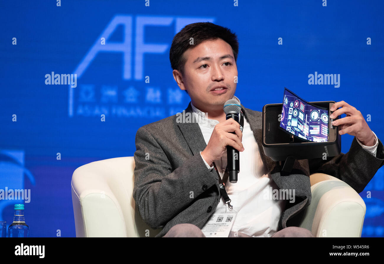 Liu Zihong, presidente e CEO di Royole, parla durante il dodicesimo Asian Forum finanziario (AFF) 2019 a Hong Kong, Cina, 14 gennaio 2019. La fina asiatica Foto Stock