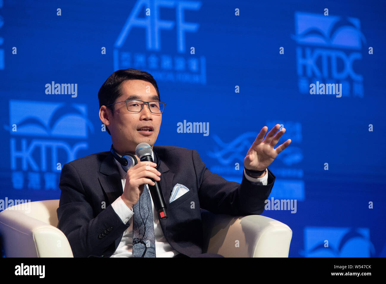 Yuan Hui, Presidente della Shanghai Xiaoi Robot Technology Co Ltd, assiste il dodicesimo Asian Forum finanziario (AFF) 2019 a Hong Kong, Cina, 14 gennaio 2019. Foto Stock