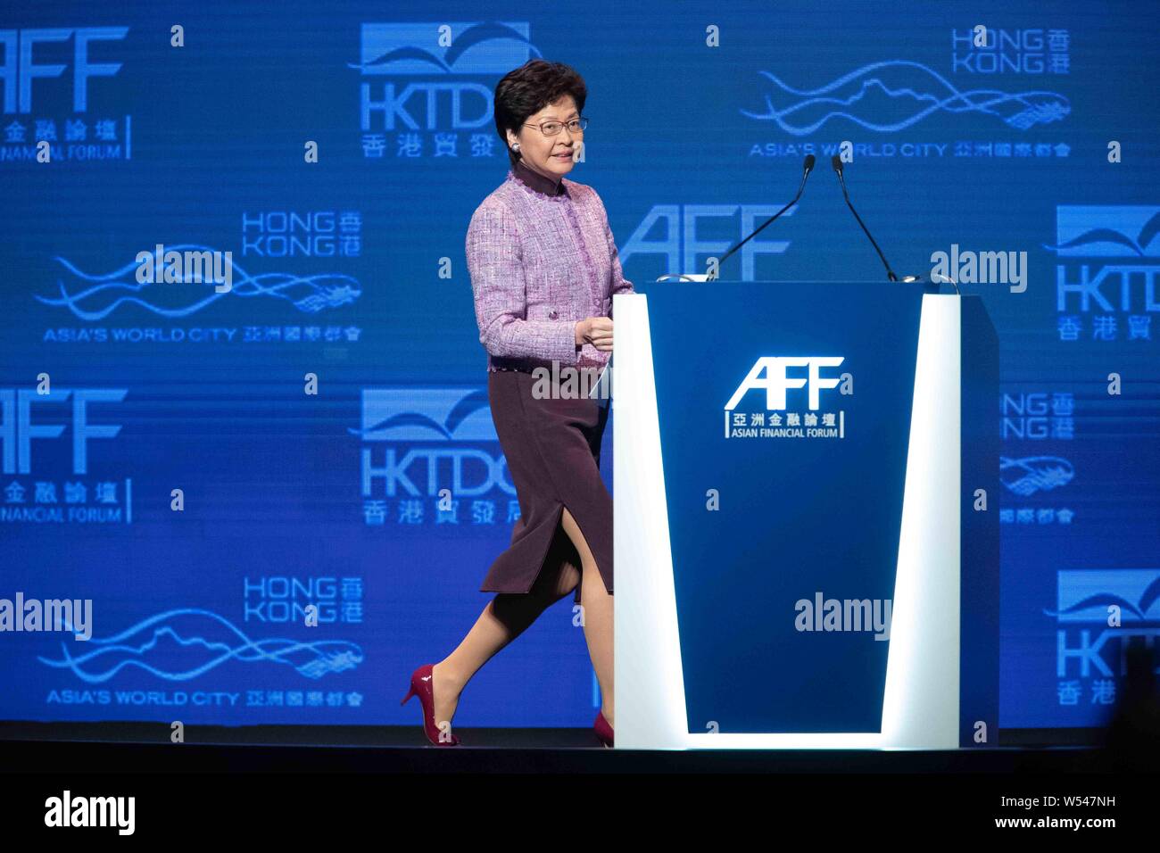 Hong Kong Chief Executive Carrie Lam Cheng Yuet-ngor offre un discorso durante il dodicesimo Asian Forum finanziario (AFF) 2019 a Hong Kong, Cina, 14 Januar Foto Stock