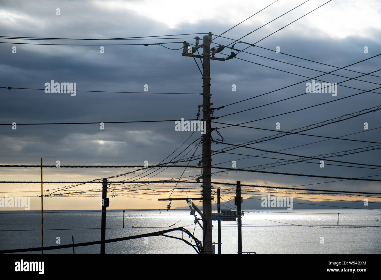 Scenario del mare scape a Kamakura, Kanagawa, Giappone, 24 dicembre 2018. Lungo la Enoden linea locale troverete Kamakura-Koko-mae station, che Foto Stock