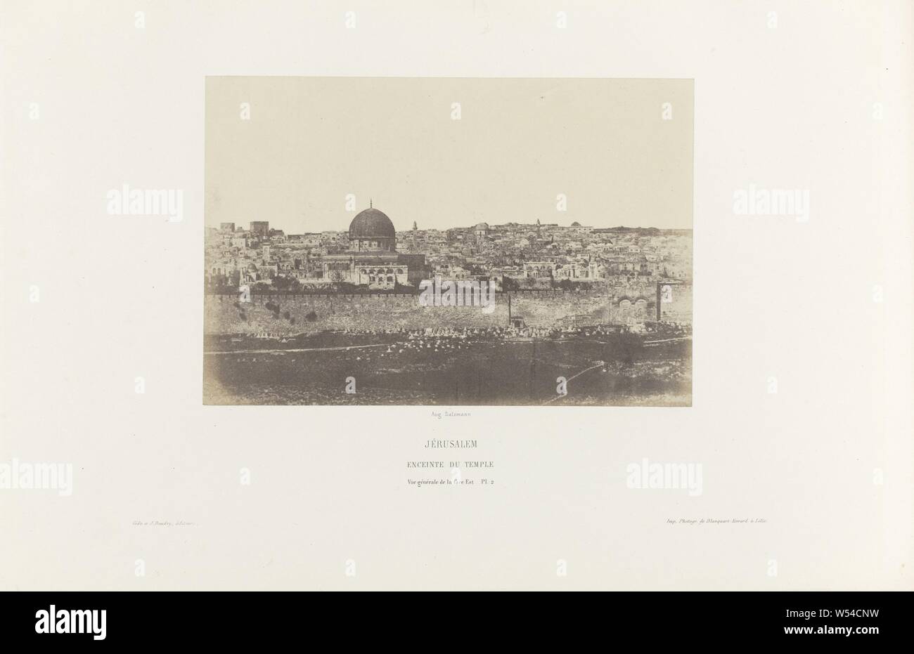 Muro del Tempio di Gerusalemme (Jérusalem / Enceinte du Temple / Vue générale de la facciata est) Jérusalem. Étude et la riproduzione photographique des monumenti de la Ville Sainte (titolo serie), Jérusalem / Enceinte du Temple / Vue générale de la faccia Est Pl. 2, nomi di città e villaggi, recinzione, parete, anguilla, Gerusalemme, Auguste Salzmann, 1854 - 1856, carta, carta fotografica, cartone, carta salata stampa, h 147 mm × W 219 mm Foto Stock