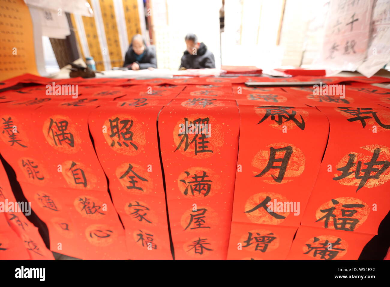 Baciata per la prossima festa della primavera o il nuovo anno cinese (anno del maiale) sono in vendita presso un negozio di Xi'an City, a nord-ovest della Cina di Shaaxi pro Foto Stock
