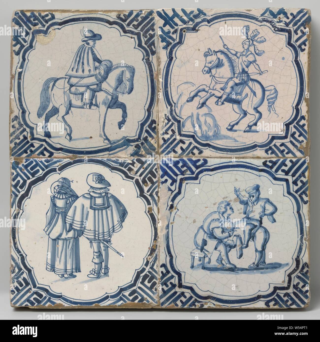 Campo di quattro piastrelle con le persone e con le loro attività, campo di quattro piastrelle (2 x 2) ciascuno con un Blu-verniciato uomo, donna o diverse figure immerso in tutti i tipi di attività all'interno di un cerchio con un bordo dentellato. Negli angoli, meandro ornamento., anonimo, Paesi Bassi, c. 1620 - c. 1640, terraglia, stagno smalto, h 27 cm × W 27 cm × t 3 cm Foto Stock