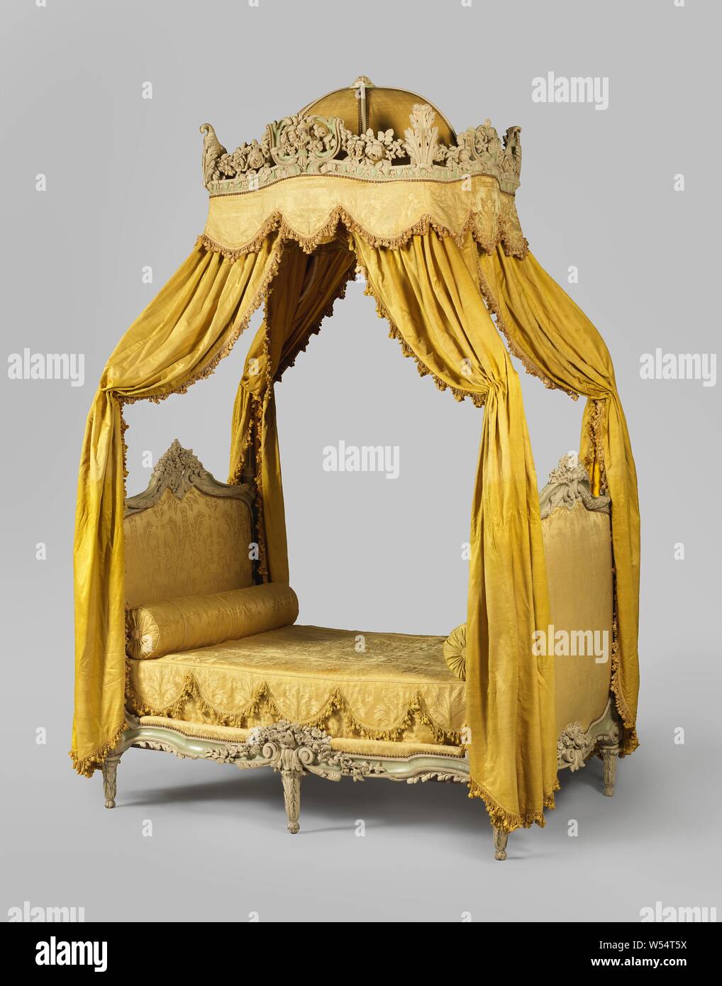 Principali colpo di lit à la polacca, principale colpo di letto, letto, anonimo, Francia, c. 1775, di legno (materiale vegetale), noce (legno), Faggio (legno), ferro (metallo), seta, raso, rame (metallo), vernice (rivestimento), damaschi, h 172 cm × W 132 cm Foto Stock