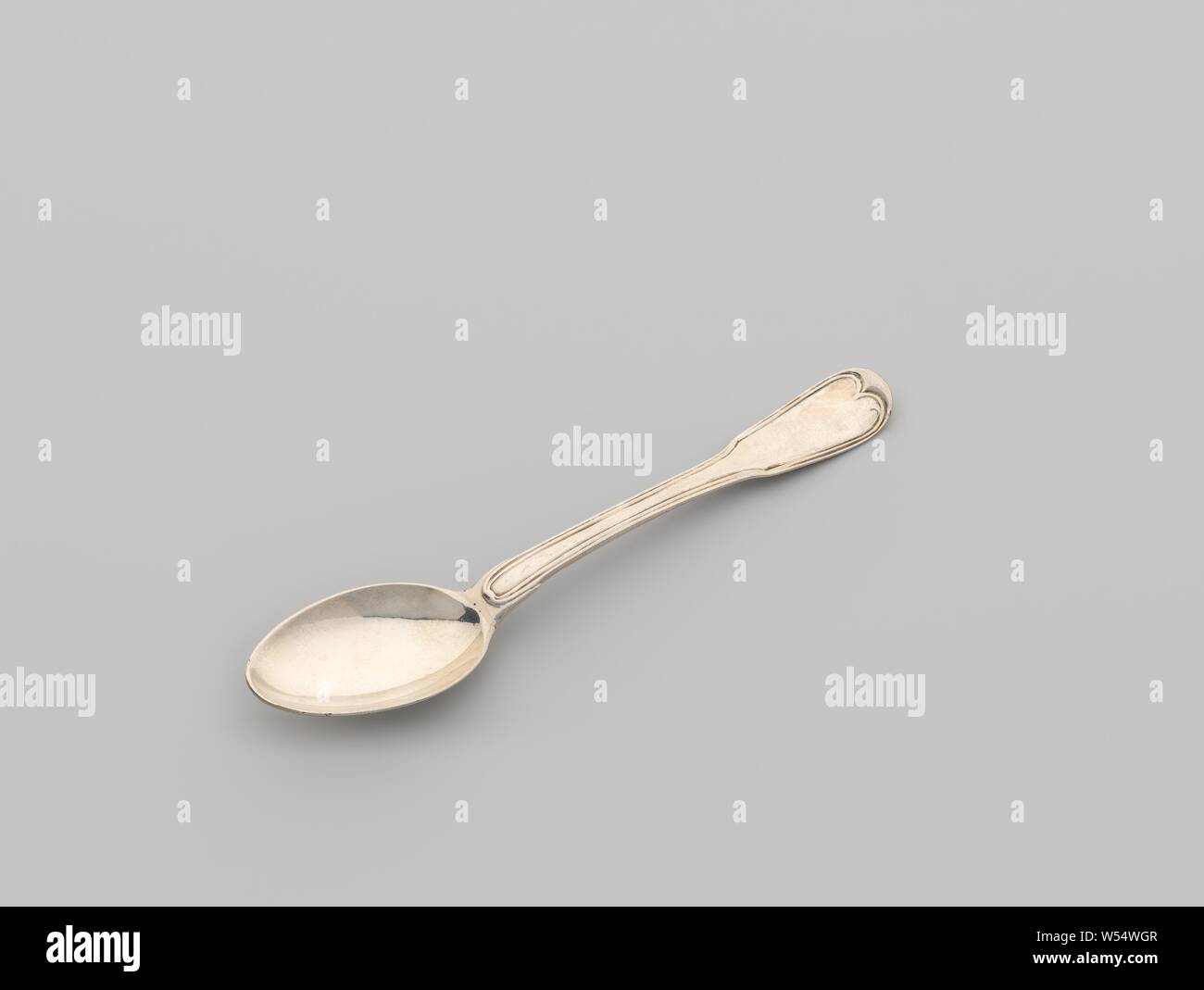 Cucchiaino da caffè con uova a forma di ciotola e a forma di spatola fine, cucchiaino da caffè, modello: spatola con ala, filetti doppi e cuori. Con inciso il casco Clifford segno., anonimo, Amsterdam, 1801, argento (metallo), l 13,9 cm w 2,9 cm w 24 Foto Stock