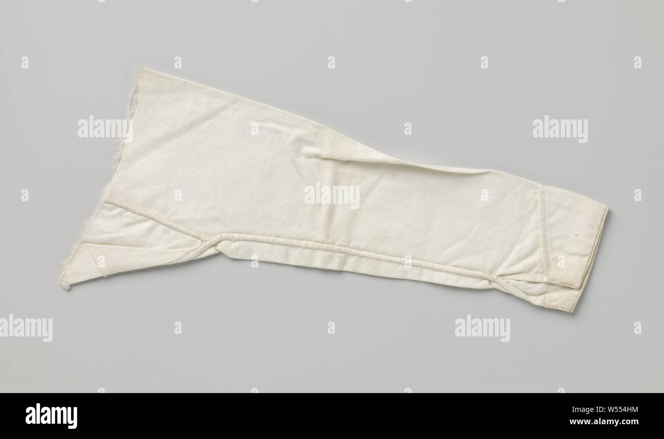 Per i bambini di manicotto biancheria da letto bianca con storage, i bambini della camicia di lino bianco con storage., G. Glas, Deventer, c. 1888 - c. 1894, geheel, cucitura, l 30 cm × W 14 cm Foto Stock