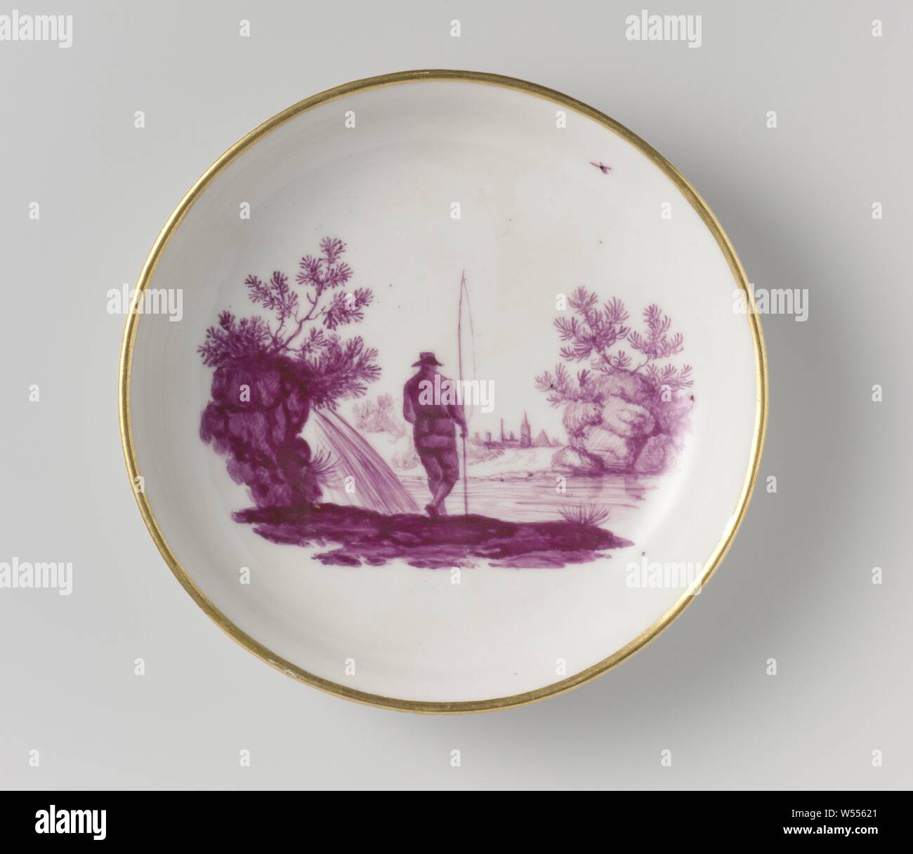 Piatto piatto porcellana. Parte di una serie di due pezzi. Dipinto con figure in un paesaggio in Rosso di barbabietola e golden giunchi., Manufactuur Oud-Loosdrecht, Loosdrecht, 1775, porcellana (materiale), h 2,2 cm × d 12,0 cm Foto Stock