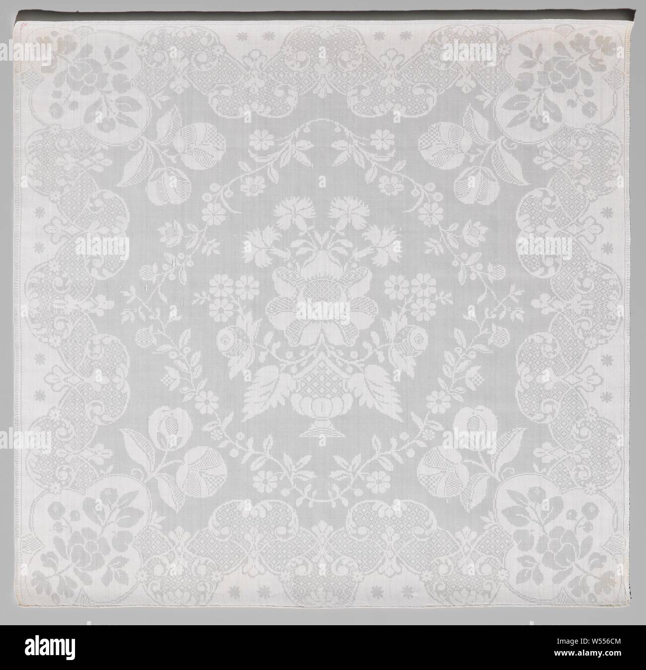 Biancheria da letto bianca damasco tovagliolo di lino bianco tovagliolo damascato con un "Lace" pattern con vaso di fiori su un cavalletto, marchio SA 6., Vlaanderen (eventualmente), 1730 - 1735, biancheria (materiale), damaschi, h 76 cm × W 78,5 cm Foto Stock