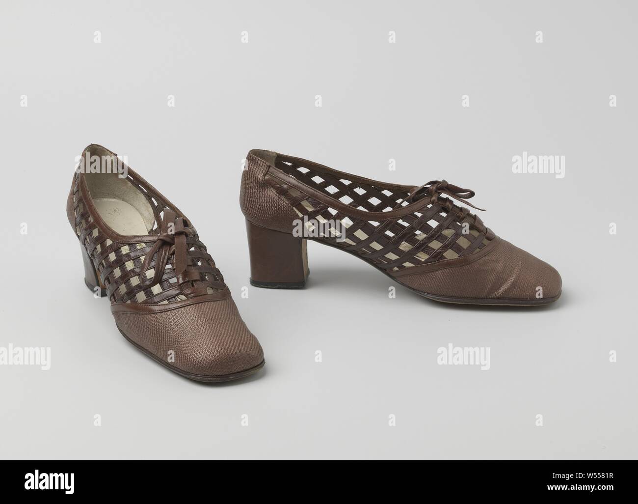 Scarpa femminile store aperta sul tallone