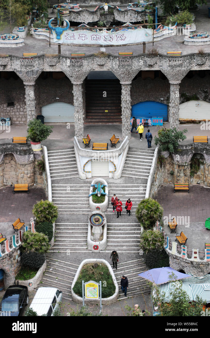 Vista del castello-come Chongqing 'most incredibile wc' denominata "Golden Hall' all'Yangrenjie, noto anche come gli stranieri' Stree Foto Stock