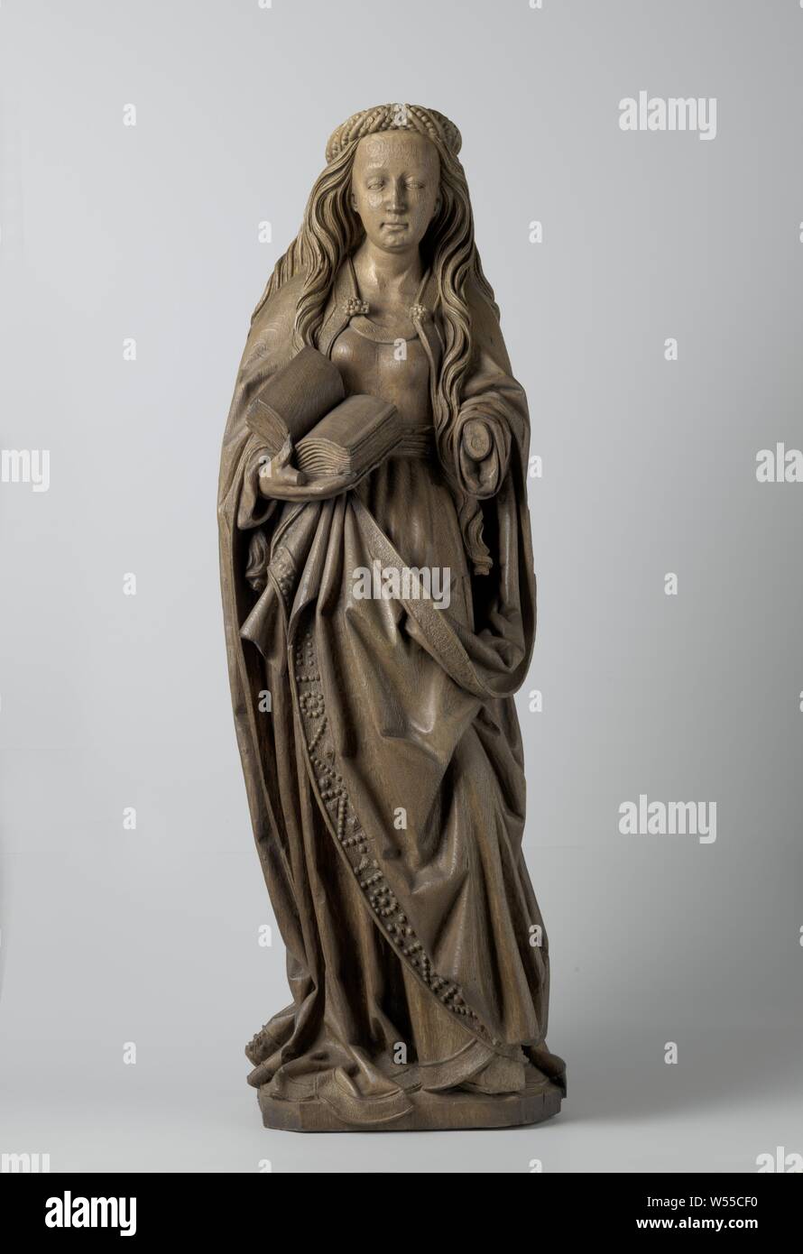 Saint femmina, femmina permanente San. Ella ha un diadema sulla sua testa. Con la sua mano destra tiene un libro aperto contro di lei. La sua mano sinistra è mancante. L'immagine è correlato ad un gruppo di immagini che può essere situato a Utrecht. Tuttavia, tutte le immagini sono di diversa mano., anonimo, Utrecht, c. 1480 - c. 1500, Rovere (legno), h 106 cm × W 34 cm × d 27 cm Foto Stock