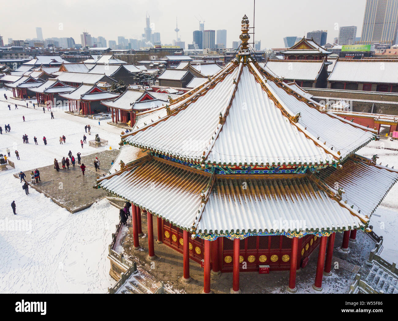 Vista aerea del Palazzo Mukden, noto anche come il Palazzo Imperiale di Shenyang, dopo una nevicata in Shenyang City, a nord-est della Cina di provincia di Liaoning, Foto Stock