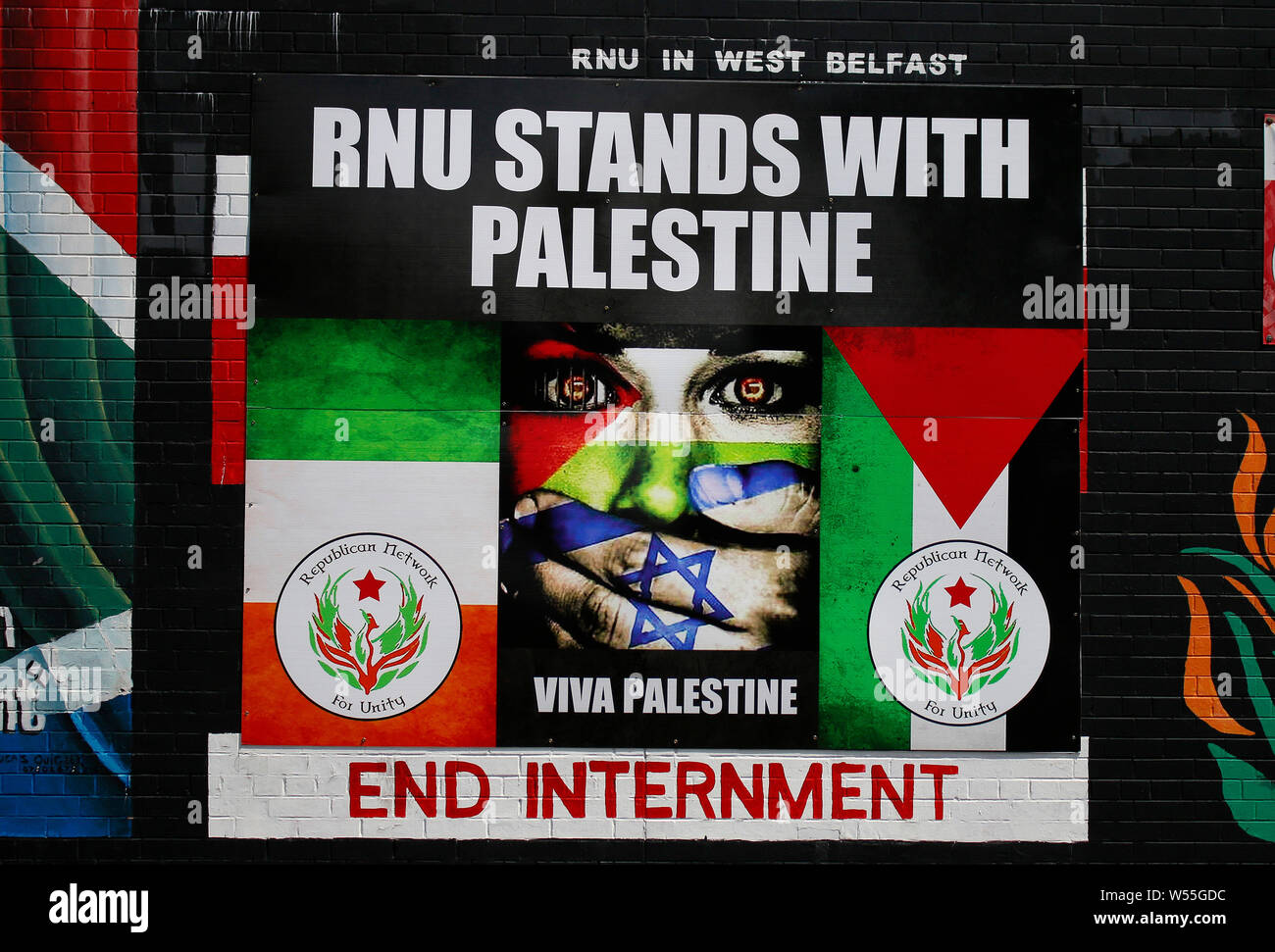 "RNU sorge con la Palestina' - Impressionen: Parete Internazionale di Belfast, Nordirland/ Irlanda del Nord (nur fuer redaktionelle Verwendung. Keine Werbun Foto Stock
