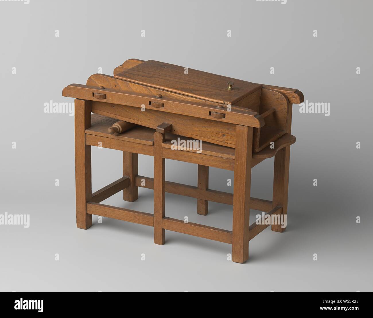 Mangel, bambola visoni realizzata in legno di olmo con 3 rulli. Due sono le lettere mancanti., c. 1400 - c. 1950, olmo (legno), Faggio (legno), h 31.5 cm × W 43 cm × d 20 cm Foto Stock