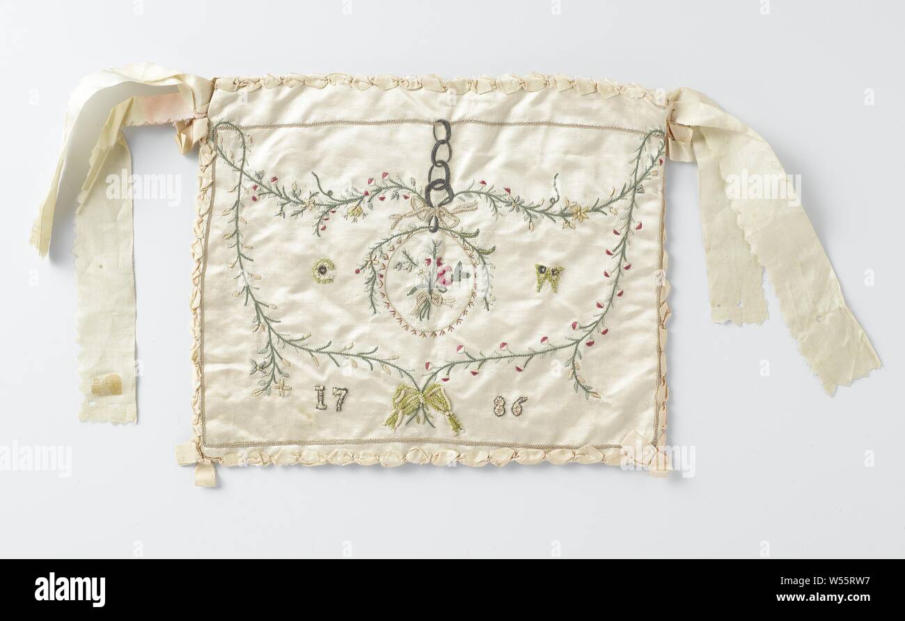 Borsa Frivolité nel design rettangolare di raso color avorio, ricamato con  fiore di avvolgimento i rami, la sigla 'C' e 'W' e l'anno "1786", il  sacchetto nel modello rettangolare di raso color