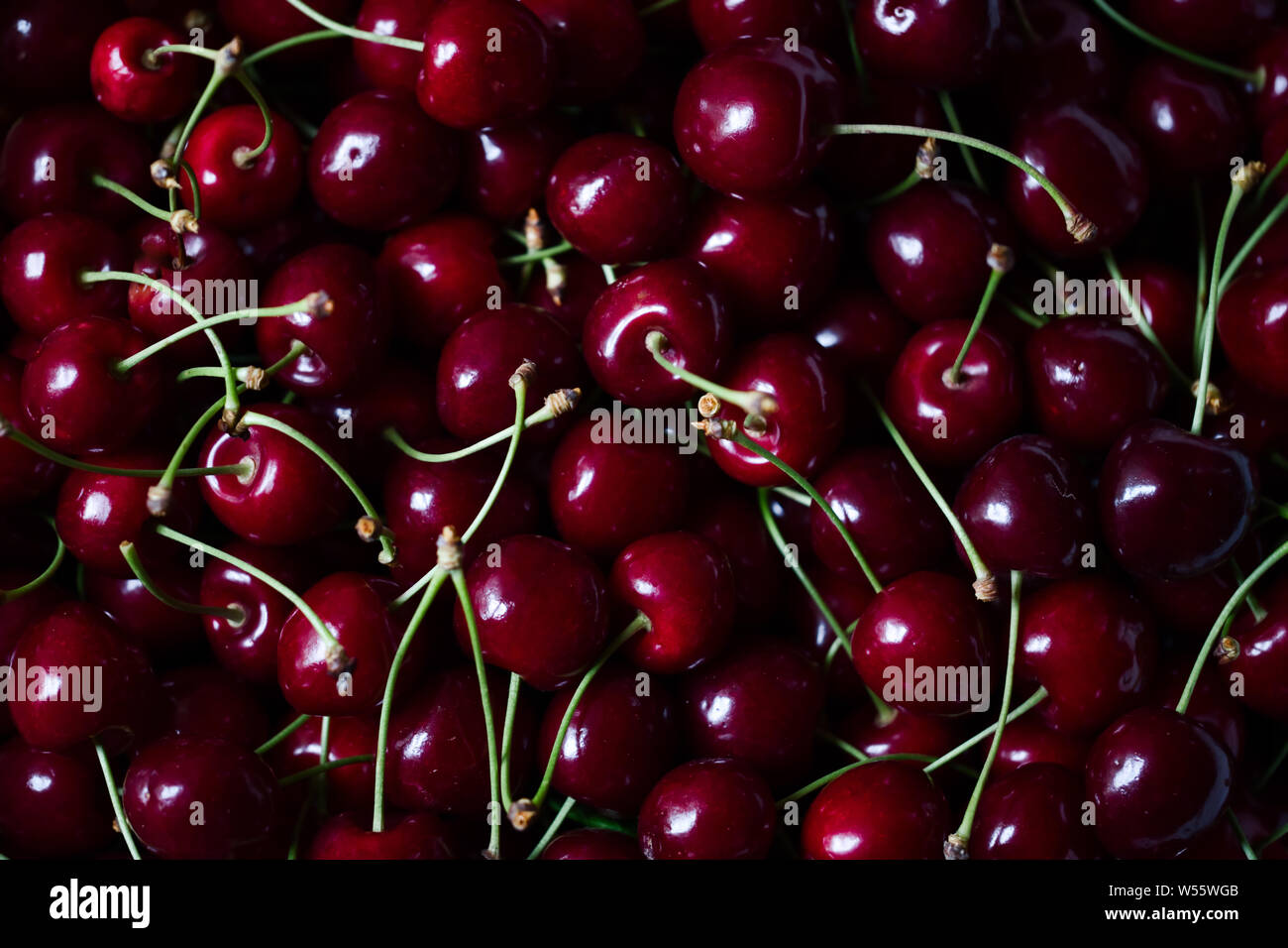 Le ciliegie, vista dall'alto di rosso ciliegia matura frutti, scura o bassa foto chiave Foto Stock