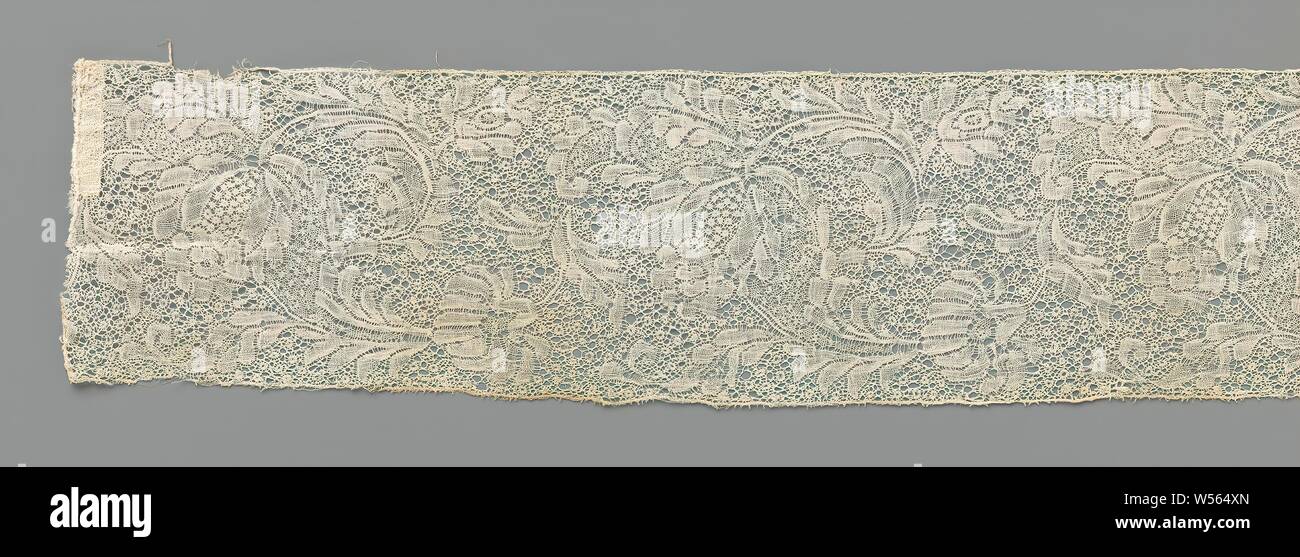 Striscia Di Merletto A Fuselli Con Calice Fiore Coronato Da Fiore Di Rosette Striscia Di Colore