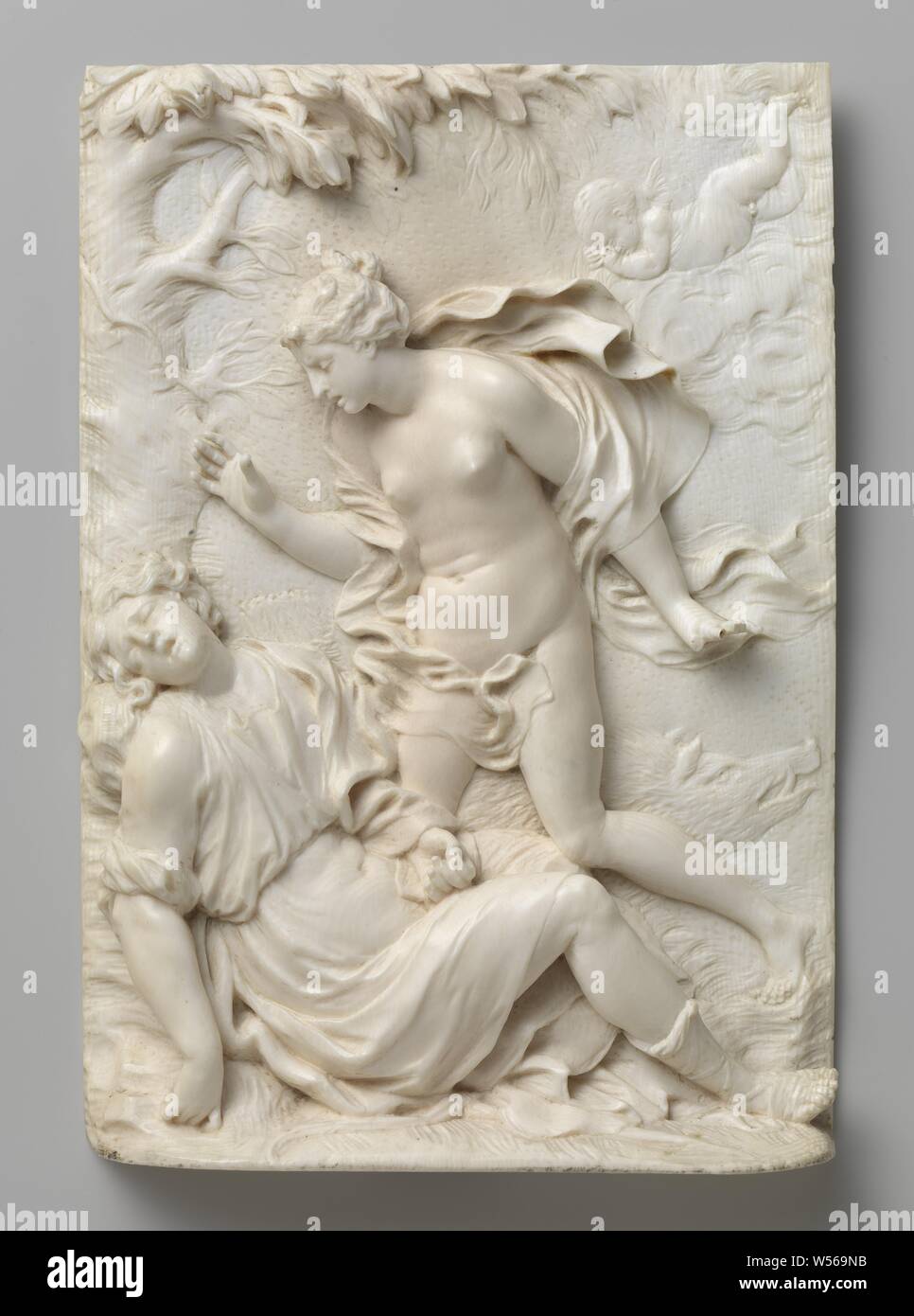 Venere e Adone, su di un terreno sporgente si trova sulla sinistra la Adone morente con la parte superiore del corpo contro un innalzamento nella parte anteriore di un albero di cui solo il tronco e una piccola parte della corona è mostrato. La testa cadere all'indietro con la bocca aperta è girata verso il visualizzatore, il braccio destro pende mollemente verso il basso, la mano sinistra è in giro. Venere, precipitando dalla destra, tiene fuori la mano destra davanti a lui e la mano sinistra con le dita la diffusione all'indietro verso il basso. Dietro di lei un Amor alato discende dalle nuvole, premendo i pugni contro la faccia, piangendo. Alle spalle di Venere un cinghiale Foto Stock