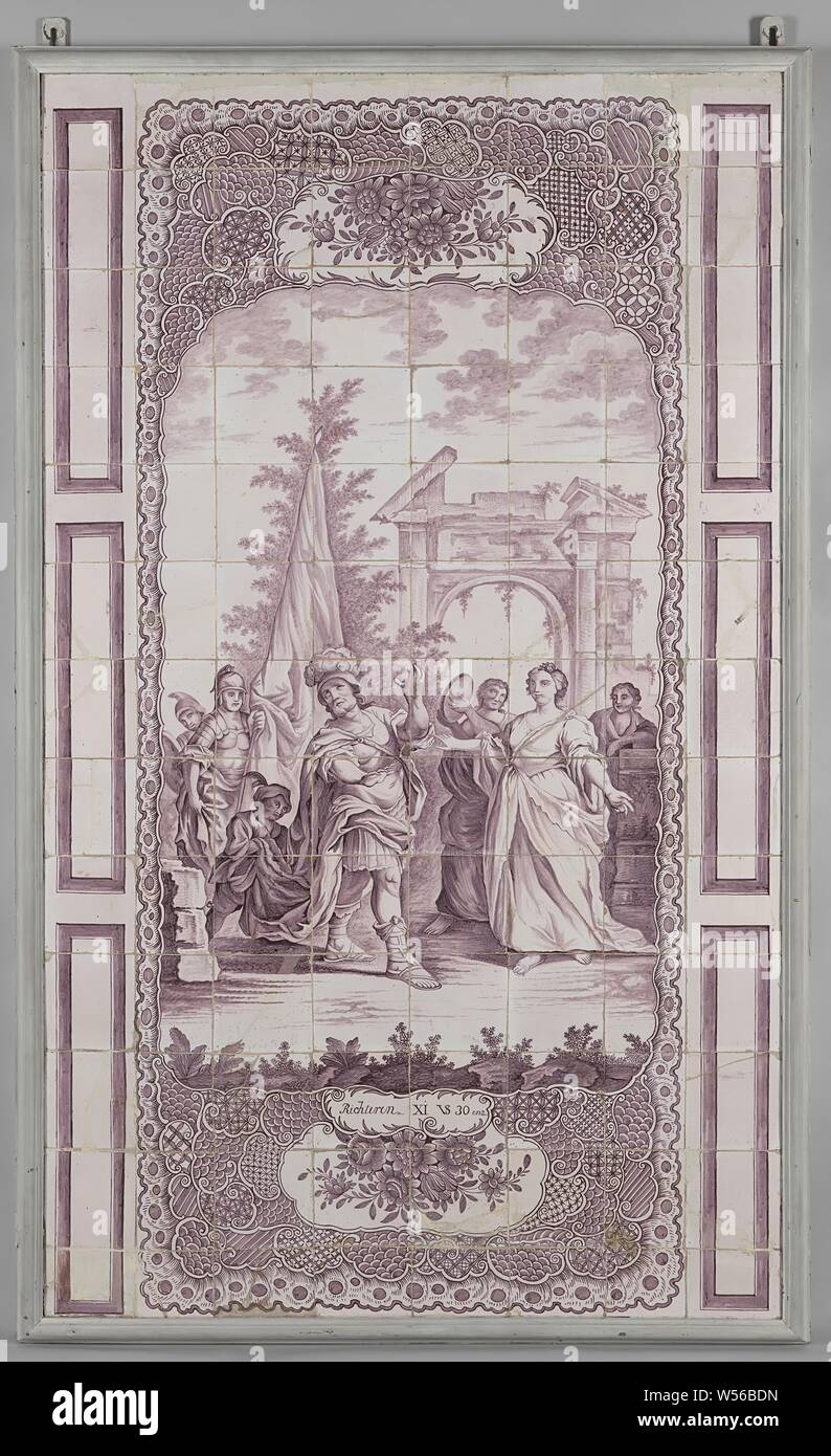 Pannello di piastrelle con una rappresentanza di Jeptha e sua figlia, pannello di piastrelle di 104 piastrelle (13 x 8) con un viola dipinte rappresentazione biblica di Jeptha e sua figlia con un arco in background circondata da una cornice di scale igienico lavoro e volute. Sotto la rappresentazione l'iscrizione: Richteren XI VS 30 ecc., Tegelbakkerij aan de Schiedamsedijk, Rotterdam, 1755 - 1788, terraglia, stagno smalto, h 177 cm × W 110 cm × d 6,5 cm Foto Stock