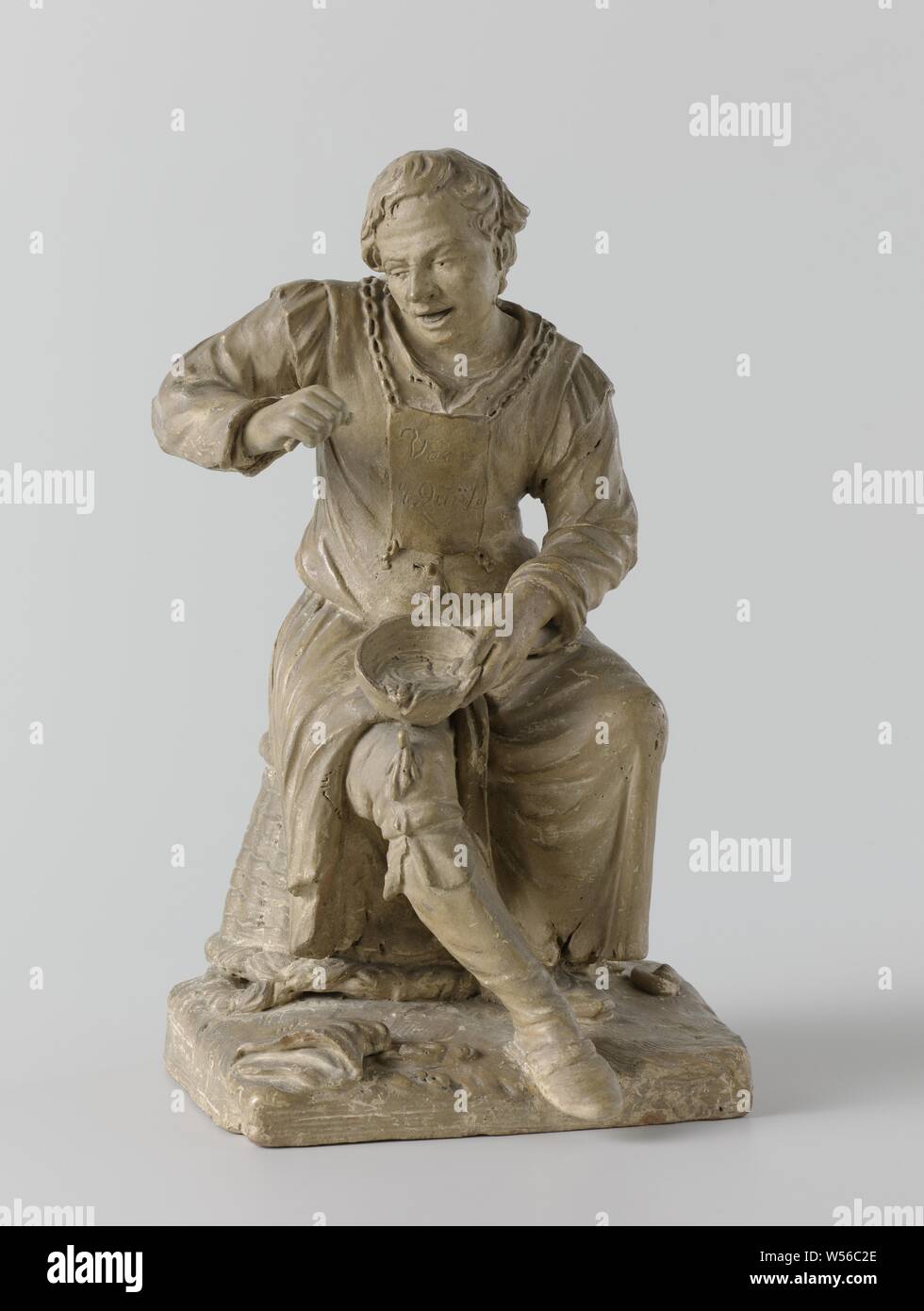 Pap mangiare giovane uomo, Jan Schmeltzing (III), Leiden, c. 1680 - c. 1700, terracotta (materiale di argilla), h 29.5 cm × W 18,0 cm × d 17,0 cm Foto Stock