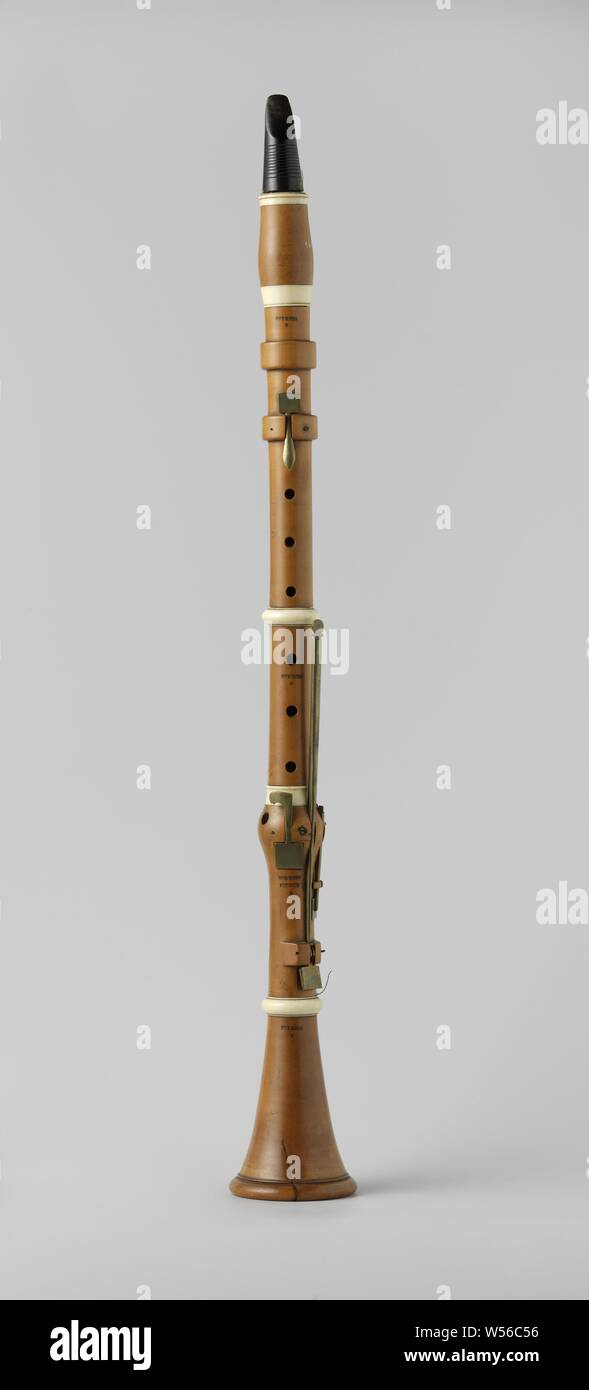 Il clarinetto clarinetto di legno giallo con osso bianco fasce e cinque valvole in ottone., Hijd van den Horn, Leiden, c. 1800, bosso (legno), avorio, ottone (lega), ebano (legno), l 700 mm d 80 mm Foto Stock