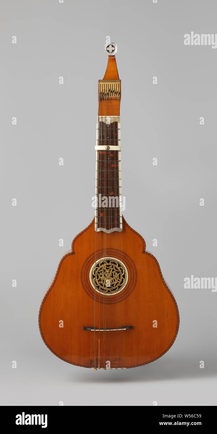 Chitarra inglese, John e Gerard Vogler (attivo 1777-1785), Londra, c. 1780,  abete rosso, acero, Ebano, metallo, avorio, madreperla, guscio di  tartaruga, chitarra inglese fatta di colore giallo-marrone di legno con  bordi neri