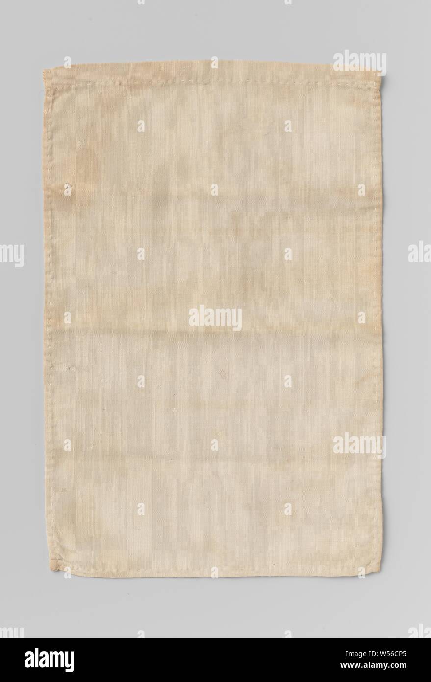 Foglio, un grosso foglio di lino, delimitato su tre lati con un orlo stretto, top con orlo largo., anonimo, Paesi Bassi, c. 1750 - c. 1850, biancheria (materiale), l 29,0 cm × W 19,0 cm Foto Stock