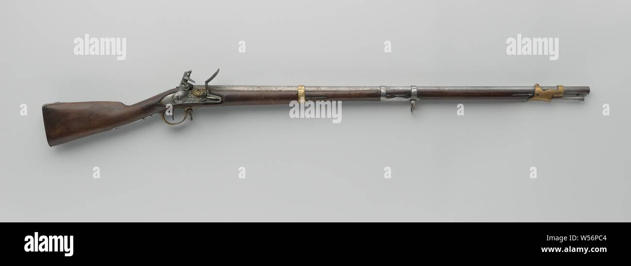 Flintgun a la Modèle un IX, Flintgun o fucile draggun a la Modèle un IX (1800-1801). La piastra di bloccaggio porta un iscrizione con il nome di fabbrica ed è stampigliato sul lato esterno con un premiato L e all'interno con un T. Il cilindro è stampigliato sulla parte superiore con B181 e sul fondo con un coronato D, a V e due loopsmiths non identificabili, vale a dire una croce in un cerchio e un cordone. Il pallone difficilmente mostra qualsiasi carving. Il raccordo è costituita da tre tapis roulant, la parte anteriore e posteriore del rame giallo, la metà del ferro con un ferro da stiro staffa incernierata, un trigger di ferro piatto, un rame staffa del grilletto Foto Stock