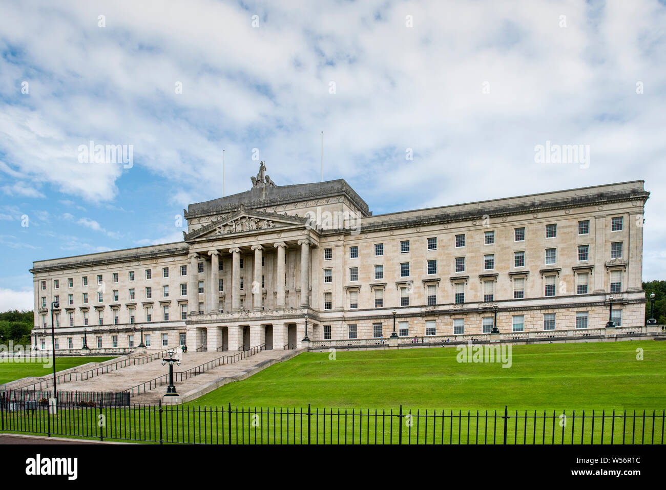 Stormont, il palazzo del parlamento dell'Assemblea dell'Irlanda del Nord in cui l'Irlanda del Nord governo deconcentrata soddisfare. Foto Stock