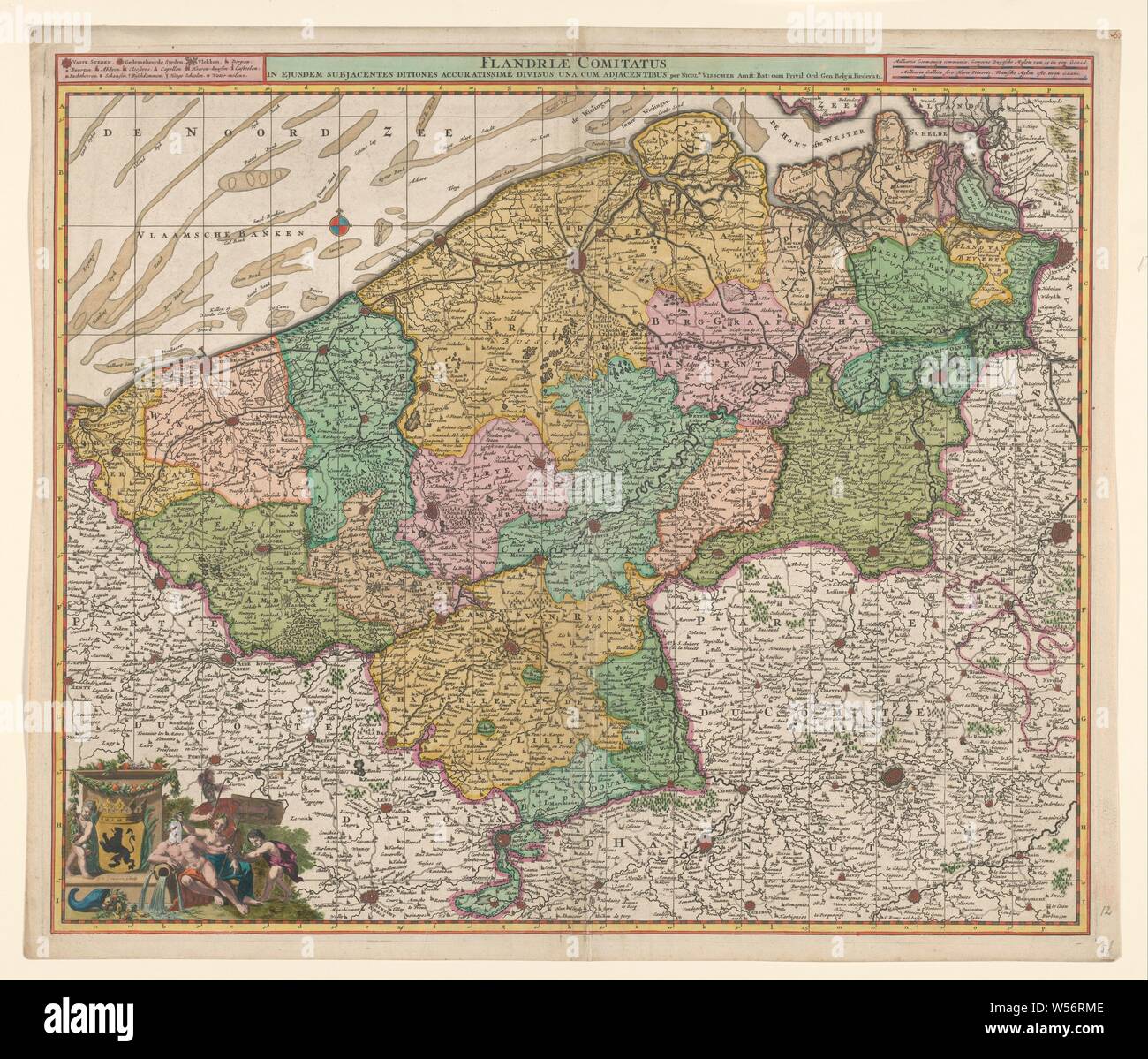 Mappa della contea delle Fiandre, Flandriae Comitatus in ejusdem subjacentes ditiones accuratissime divisus n.a. adjacentibus (titolo in oggetto), mappa della contea di Fiandra. In alto a sinistra, accanto al titolo della legenda. In alto a destra la scala in tedesco e in francese miglia. Rosa dei venti in alto a sinistra nel mare, in basso a sinistra lo stemma della Fiandre, circondato da figure allegoriche e putti. Sulla mappa di alberi e le posizioni sono indicate, mappe di distinti paesi o regioni, le Fiandre, Nicolaes Visscher (MI), Amsterdam, c. 1680, carta Acquerello (vernice), incisione h 49,5 cm × W 58,6 cm Foto Stock
