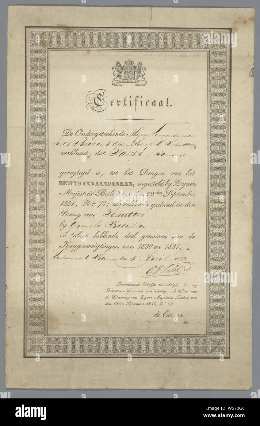 Certificato, documento il testo all'interno di ampia decorazione, in cui Hendrik Fakké ha il diritto di indossare la prova di ricordo per le operazioni militari nel 1830s, 1831 come uno sparatutto. Firmato e datato: R.O. Contrassegnato, l.o .: (sollievo timbro) 'reparto di guerra'., O.H. La Falck, Boxmeer, 5-apr-1832, carta, inchiostro di scrittura (processi), l 34 cm × W 22 cm Foto Stock