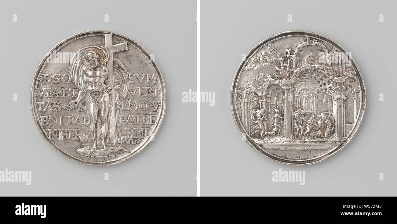 Medaglia religiosa, medaglia d'argento. Complementare: Cristo con la croce in piedi tra il serpente e calice con host l'iscrizione. L'altro lato: pastori venuti per adorare Gesù bambino in un colonnato abbandonati, anonimo, Germania, 1521, argento (metallo), fondazione, d 5,8 cm × w 51.14 Foto Stock