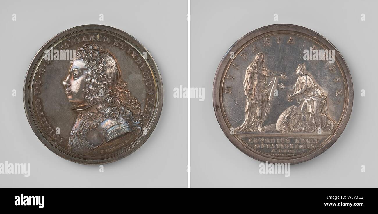 Entrata di Filippo V re di Spagna a Madrid, medaglia d'argento. Anteriore: uomo di busto all'interno dell'interno. L'altro lato: il nuovo re, vestito in abiti romano, è rappresentata dall'impero spagnolo come una donna in ginocchio ricevuta all'interno di un coperchio, al di sopra di una didascalia., Thomas Bernard, Parigi, 1699 - 1703, argento (metallo), colpendo (metallurgia), d 5,9 cm × w 96,15 Foto Stock
