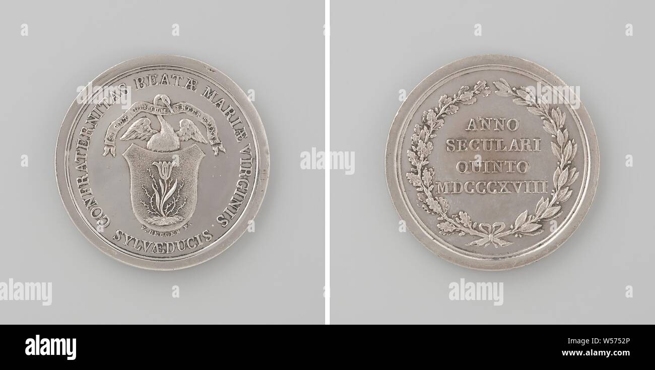 Quinto centenario della fondazione dell'illustre signora fraternità in 's-Hertogenbosch, medaglia d'argento. Anteriore: Swan con alette estese e pennant con iscrizione nel becco, sopra stemma entro l'iscrizione. Retromarcia: iscrizione entro una corona di quercia e mirto fede, 's-Hertogenbosch, Hendrik van Beugen, Anversa, 1817, argento (metallo), colpendo (metallurgia), d 3,7 cm × w 26.87 Foto Stock