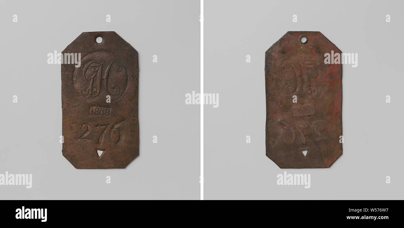 Geefhuis in 's-Hertogenbosch, piombo con il n. 276, a facciata singola, filo rettangolare con angoli smussati, foro e piccola rientranza di forma triangolare. Anteriore: tre francobolli posti uno sopra l'altro: nel timbro rotondo lettere GH, al di sotto di tale scomparto con l'anno, al di sopra del numero 276. Retromarcia: vuoto, 's Hertogenbosch, anonimo, s Hertogenbosch, 1808, rame (metallo), colpendo (metallurgia), h 5.4 cm × W 3 cm × w 6.59 Foto Stock