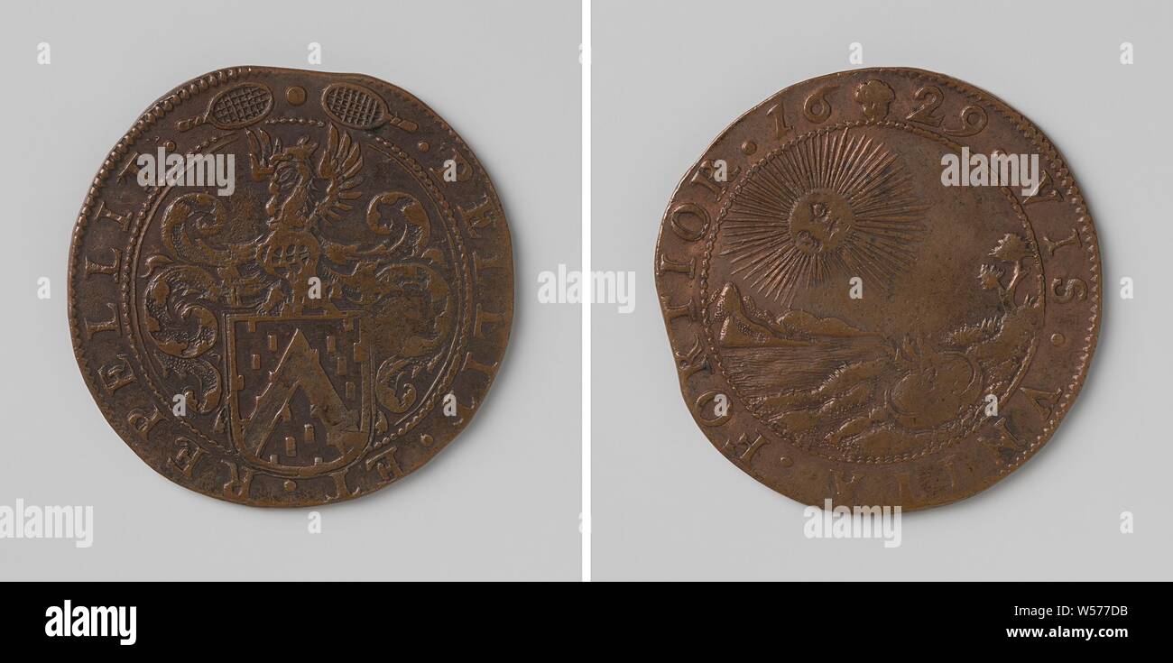 Jean de Fourneau, magistrato del tesoro di Bruxelles, medaglia di rame. Complementare: helmeted stemma entro un'iscrizione. L'altro lato della strada: il sole splendente provoca una lampada per incendiare entro un cerchio, Bruxelles, anonimo, Jan-1629, rame (metallo), colpendo (metallurgia), d 2,9 cm × w 6.21 Foto Stock